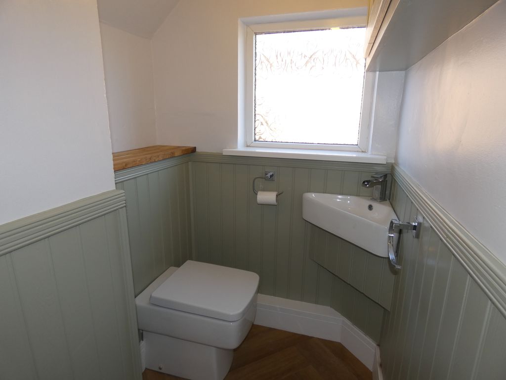 Ground Floor W/C- click for photo gallery